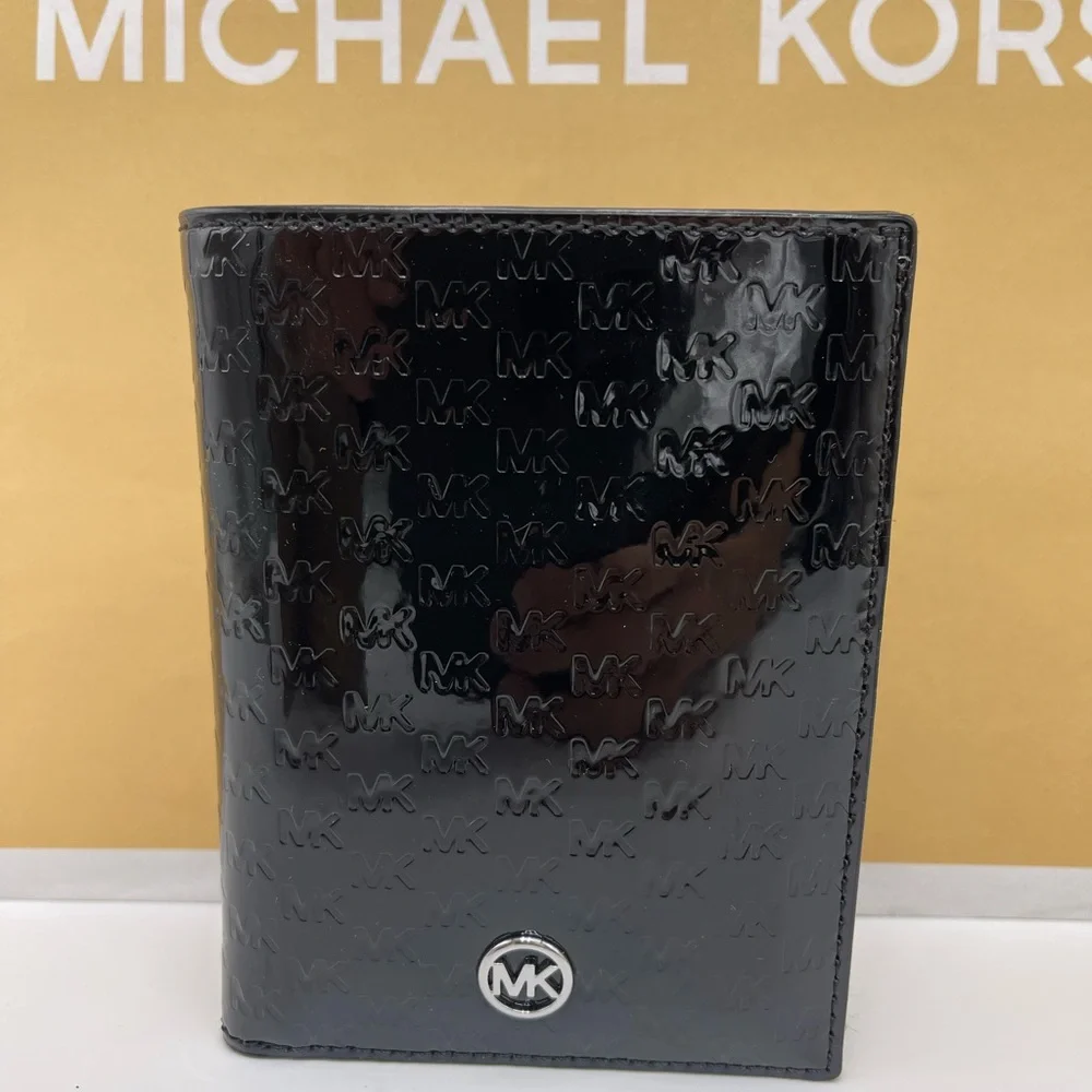 Michael Kors Jet Set Travel Md Sign Patent Logo Debossed Passport Case Black